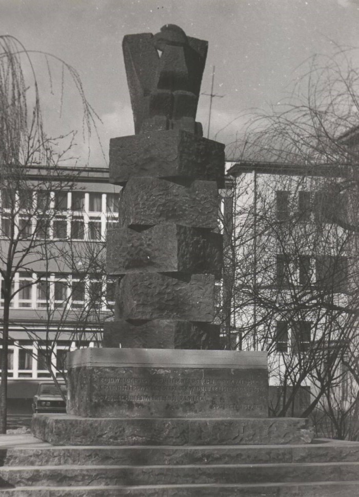 Pomnik Rozstrzelanych w Kielcach przy ul. Urzędniczej (1961)